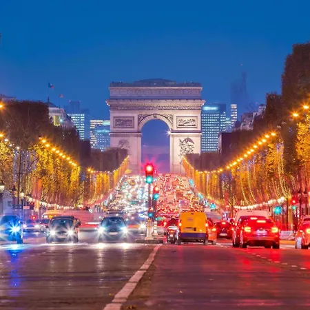 Champs Elysees Tour Eiffel * Paris