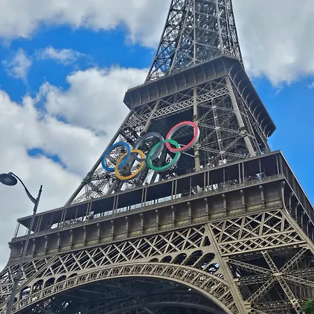 Champs Elysees Tour Eiffel * Paris